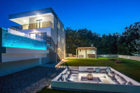 Villa Zora -luxurious villa with heated pool, sauna, 4 bedrooms, 10 persons max